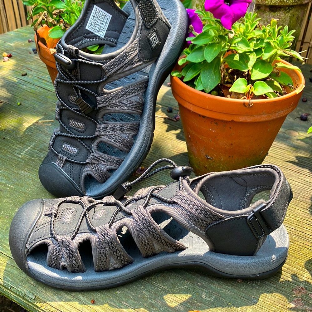 Sandals- Closed Toe